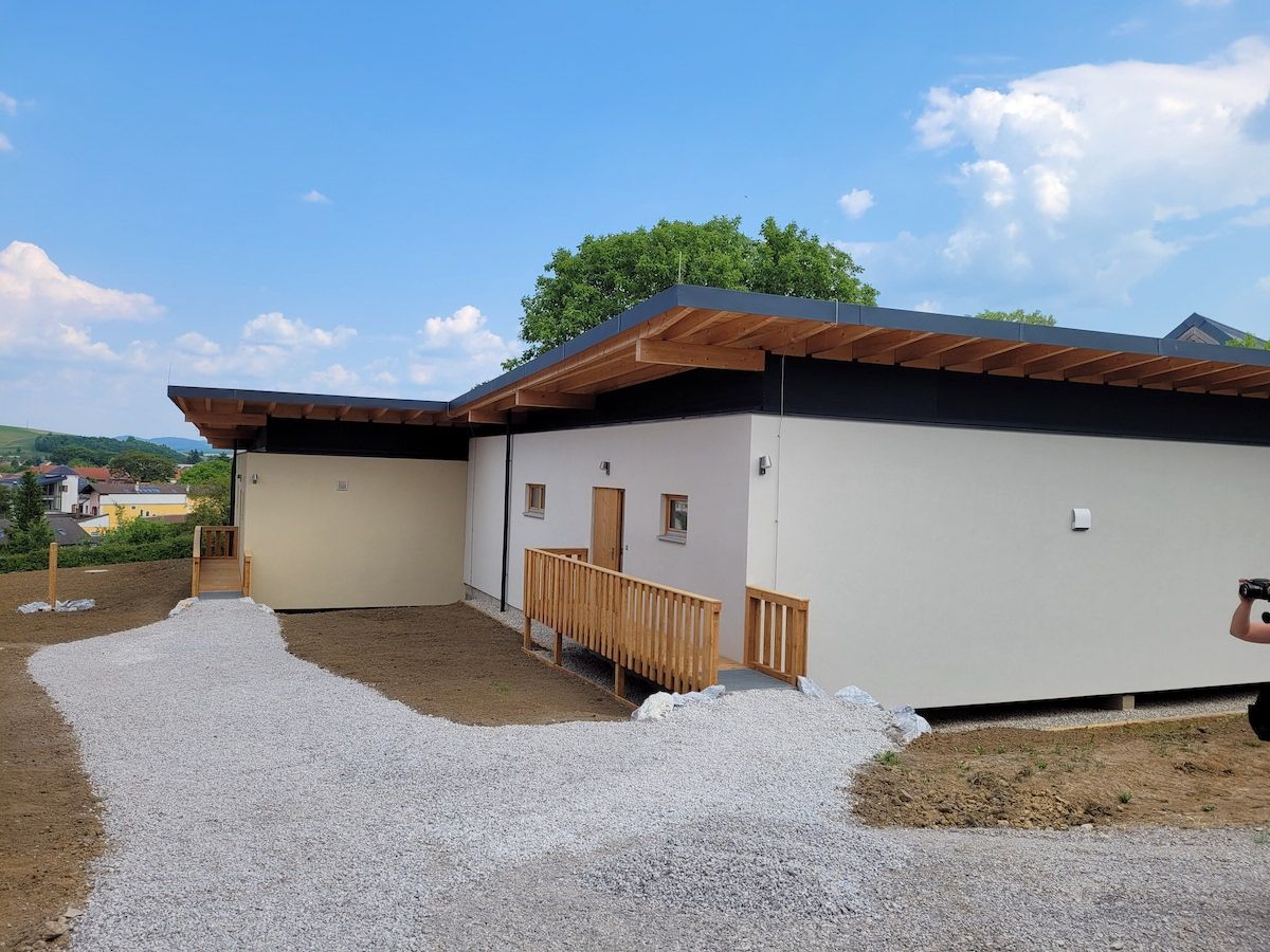 Bild eines Hauses mit Holzdach